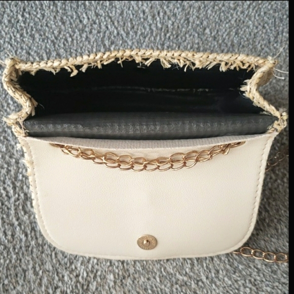 Mini Crossbody Straw Bag - Picture 10 of 11